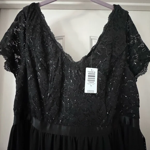 NWT Torrid Special Occasion Dress - Picture 3 of 12